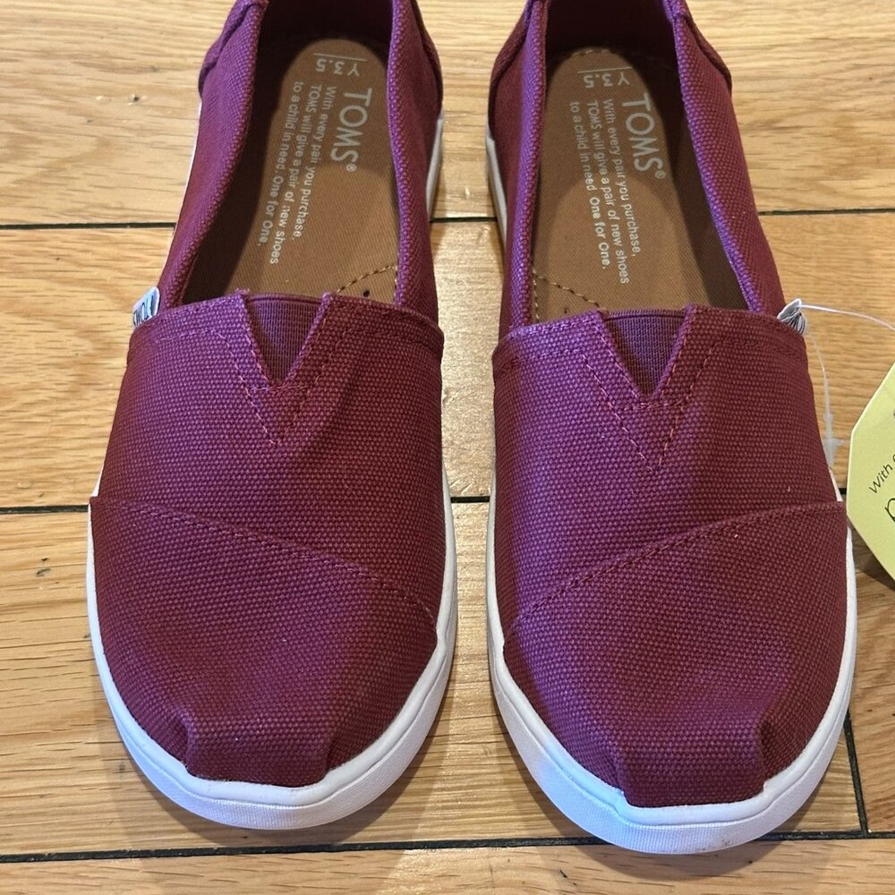 NWT Toms Burgundy Sz. 3.5